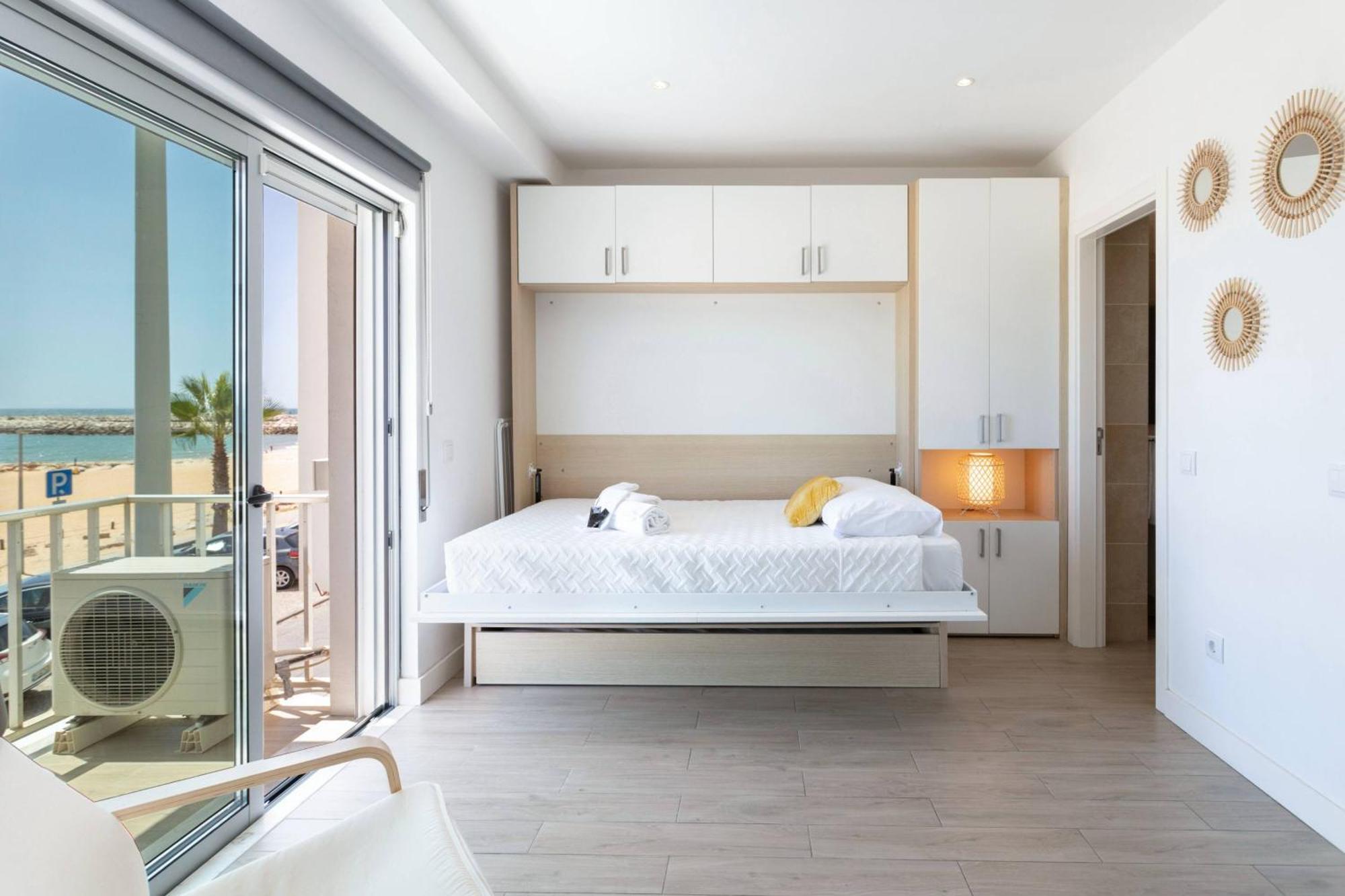 Centralgarve - Stunning Beach Front Studio - Astro Quarteira Exterior foto